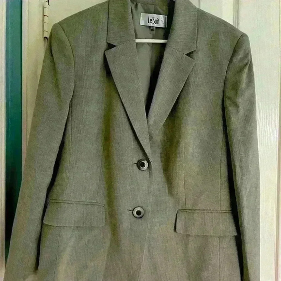 Le Suit Traditional Professional Blazer.  Size 14. - Picture 1 of 3